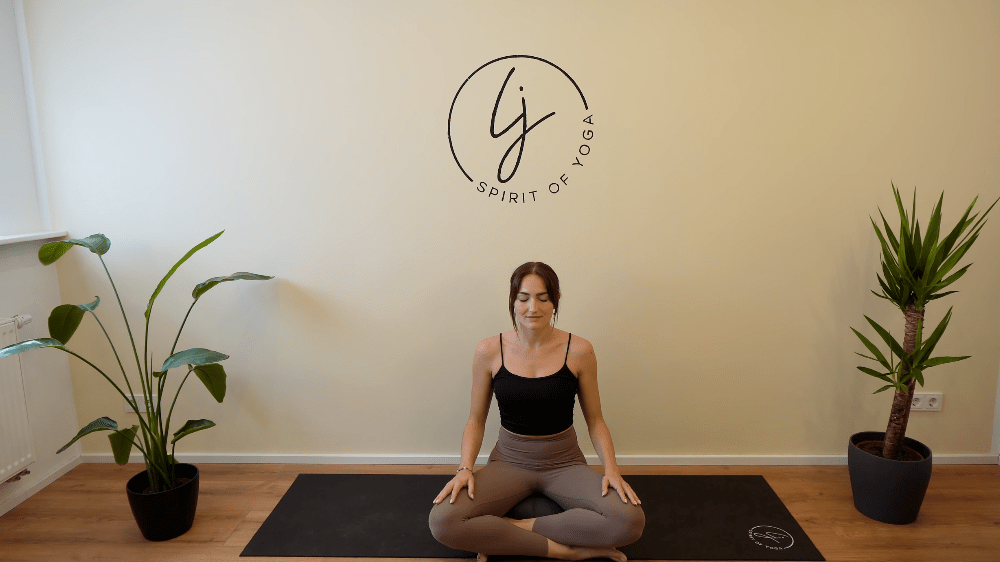 1-anfangs-pose bei yoga für absolute anfänger-min