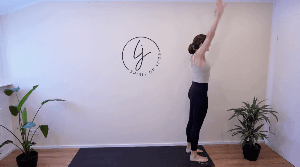 1 arme nach oben gestreckt-min