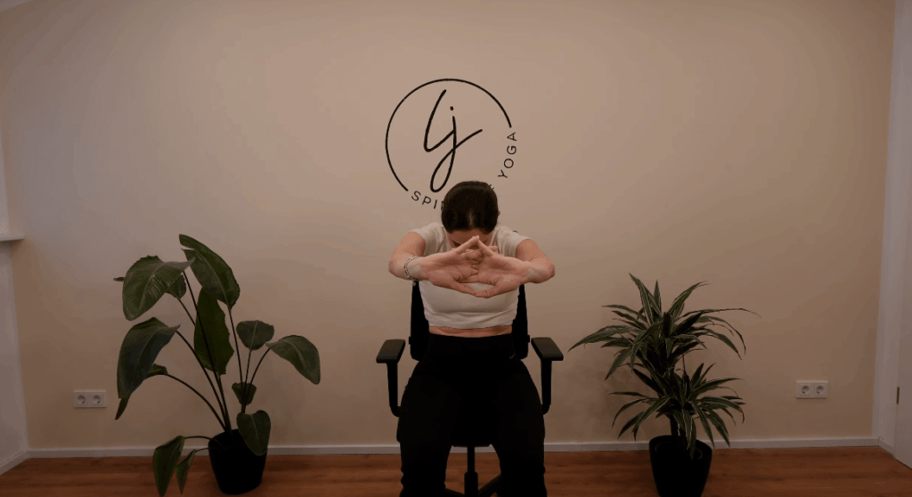 11-oberkörperdehnung nach vorne -min