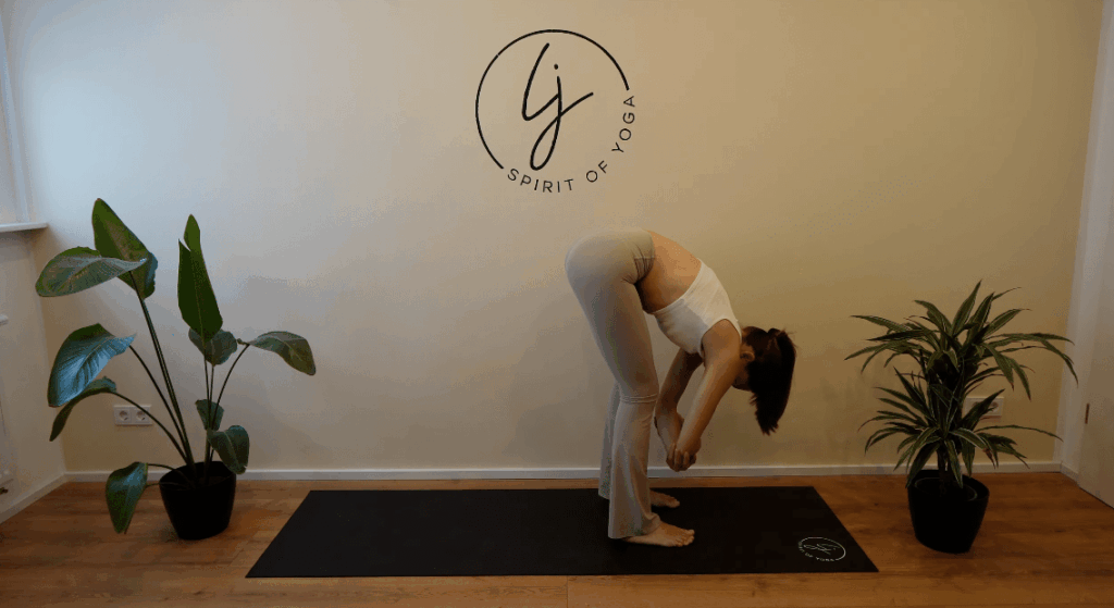 16 - vorbeuge nach rechts und links in bewegung-min