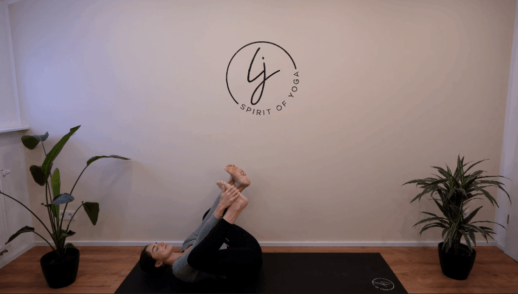 8 happy baby hüftöffnung im yoga-min