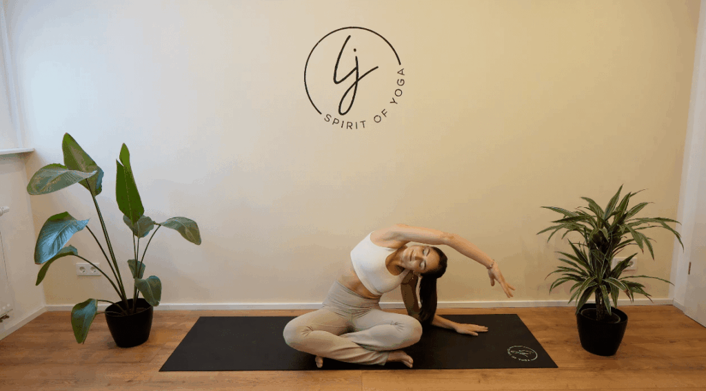 7 - seitbeuge yoga-min