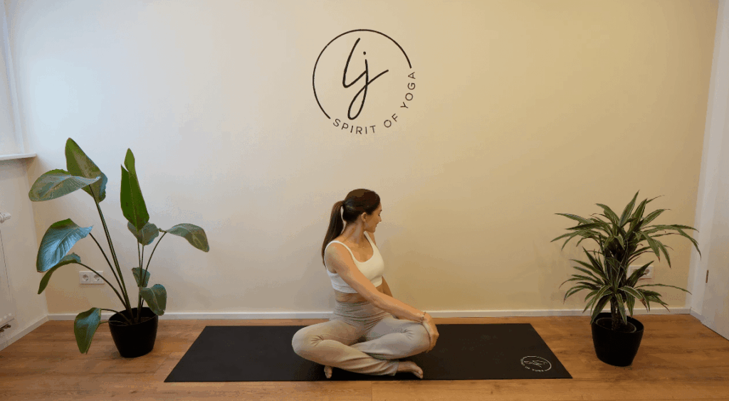 8 - twist nach hintern über schulter schauen-min