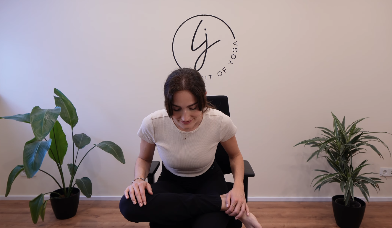 Dehnungen für Hüfte und Beine im Büro