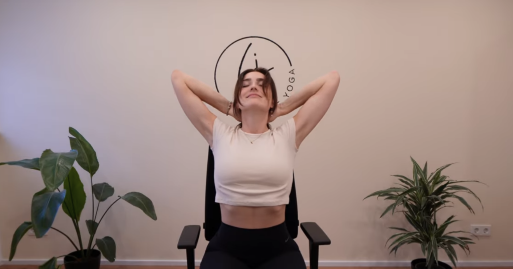 kopf nach hinten für den nacken