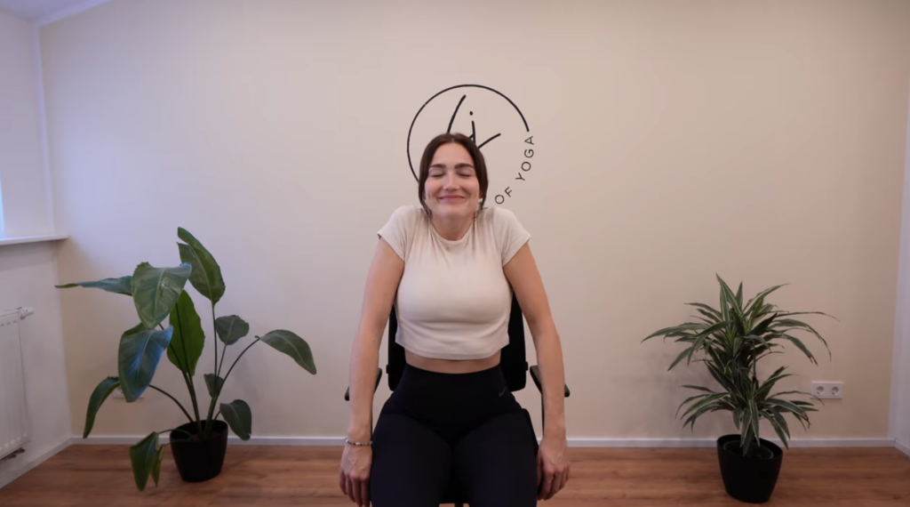 schulter nacken übung für yoga im büro